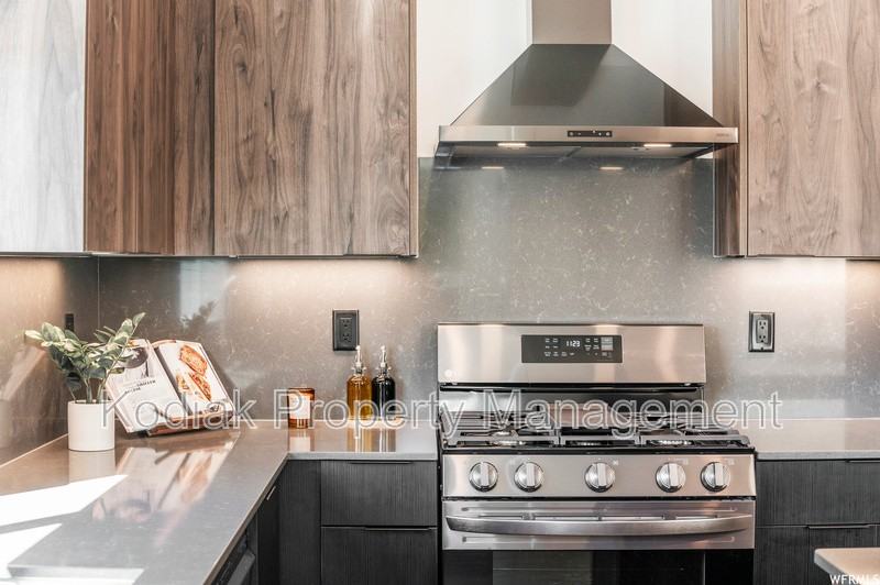 765 Nw #202 - Photo 5 of 18
