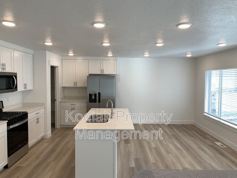 3101 N Bend Ln - Photo 3 of 25