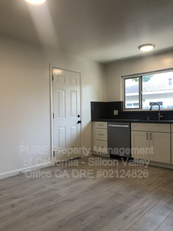 922 Princess Anne Dr - Photo 3 of 9