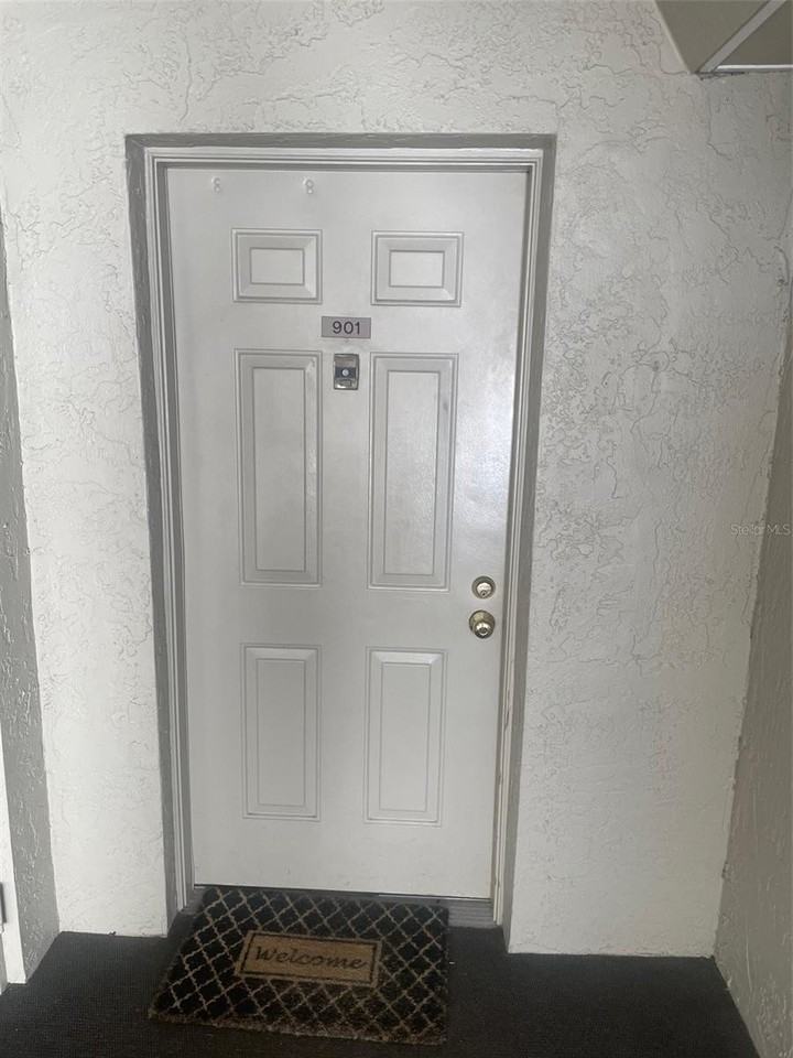 1290 Gulf Blvd #901 - Photo 3 of 36