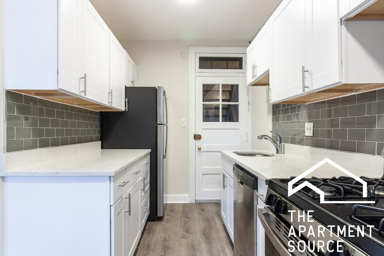 1251 W Henderson St #1 - Photo 3 of 17