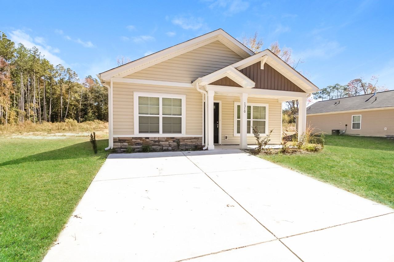 1300 Gardner St - Photo 2 of 20