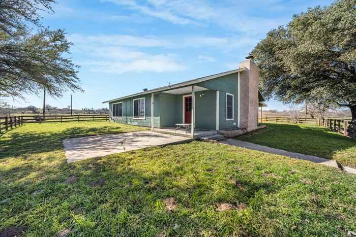 103 Robin Ln - Photo 2 of 16