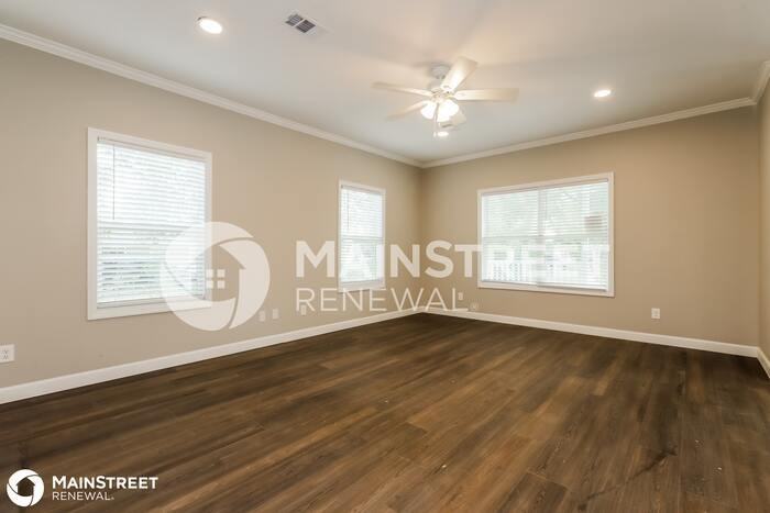 1020 N Webster Ave - Photo 3 of 16