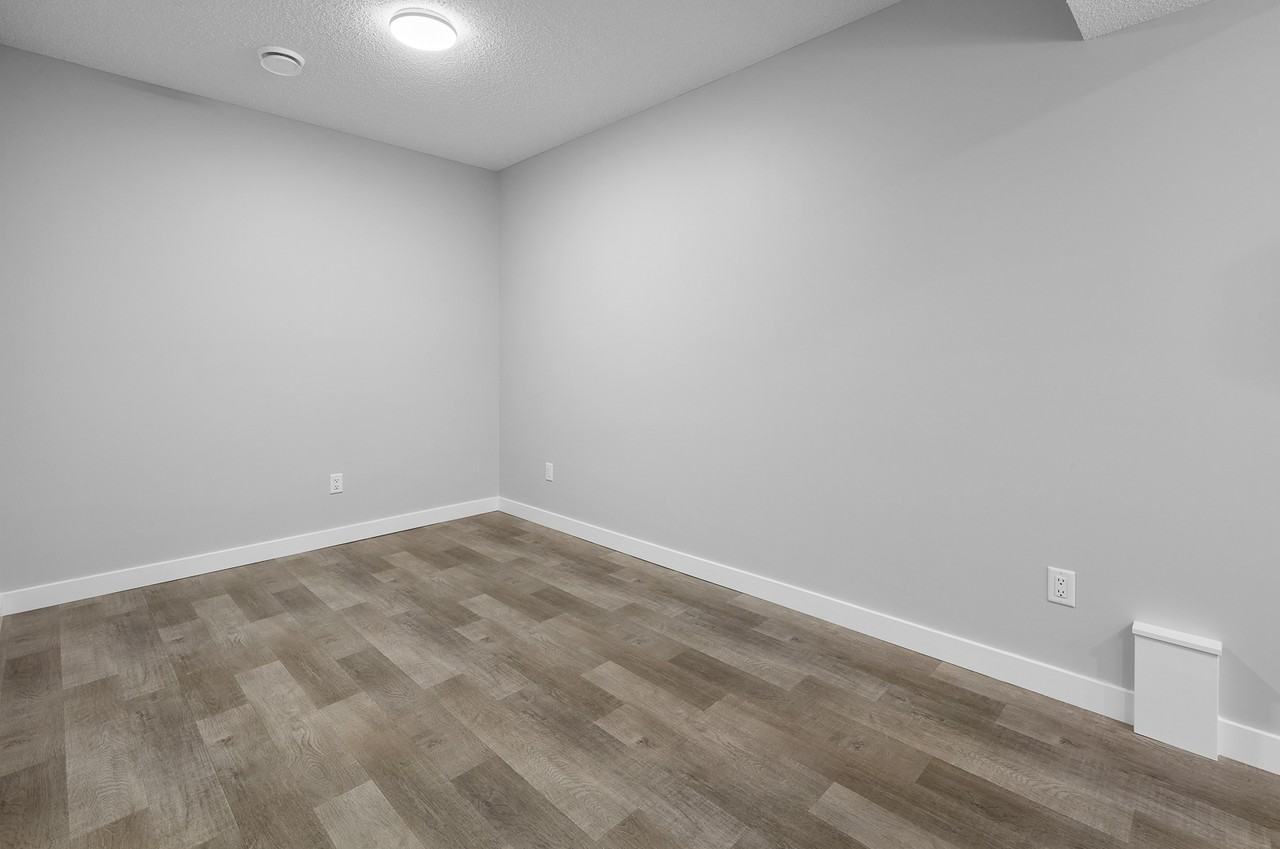 1374 Erker Cres Nw Bsmt #BS - Photo 7 of 17