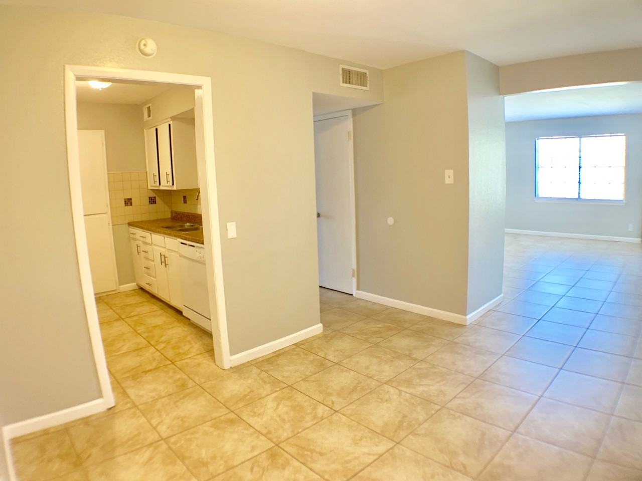 3818 Englewood Cir #3818 - Photo 3 of 18