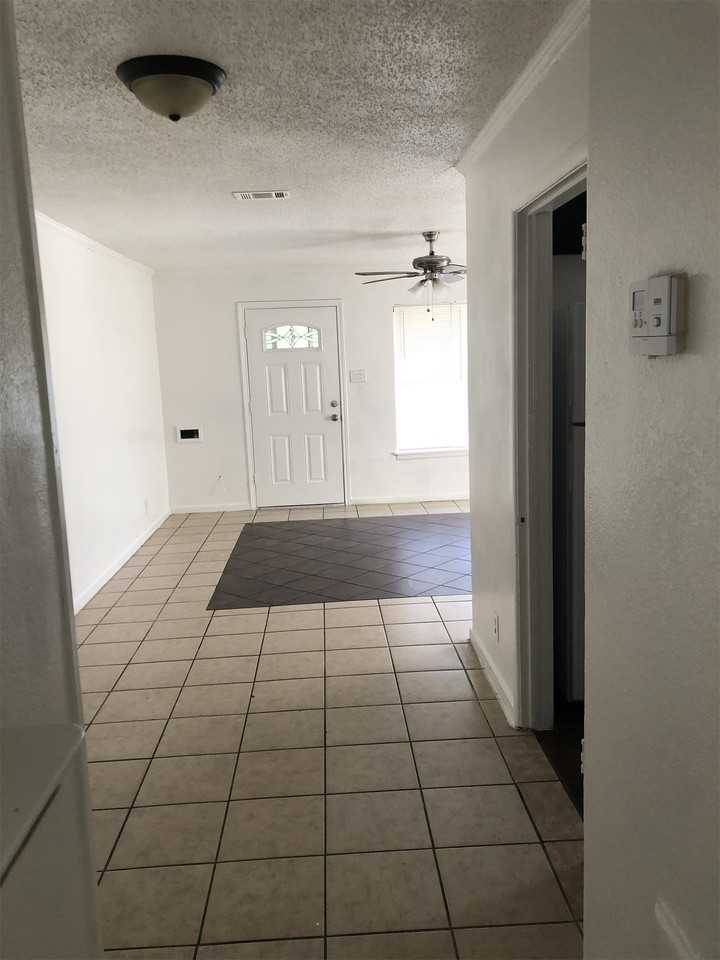 801 N Crawford St #801 - Photo 2 of 11