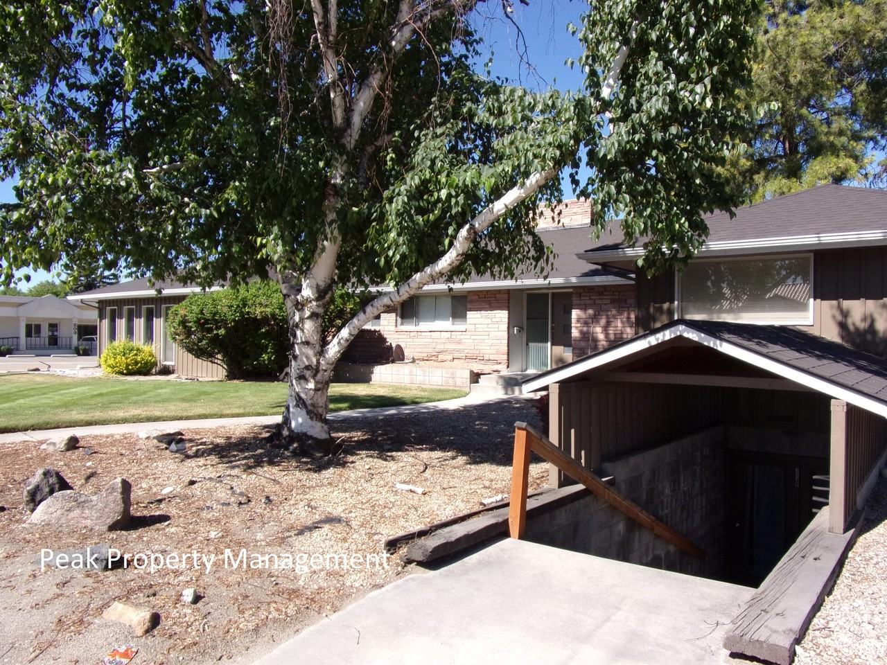 123 12th Ave Rd #B - Photo 2 of 7