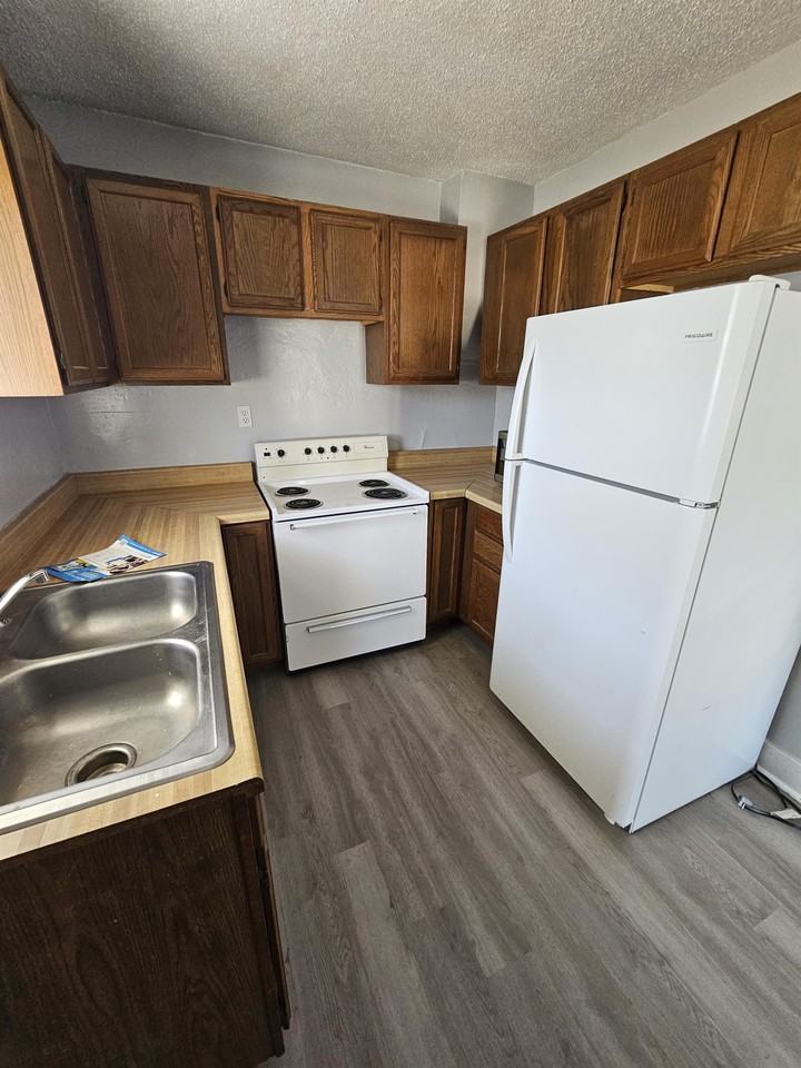 110 E 6th Ave #2 - Photo 3 of 5