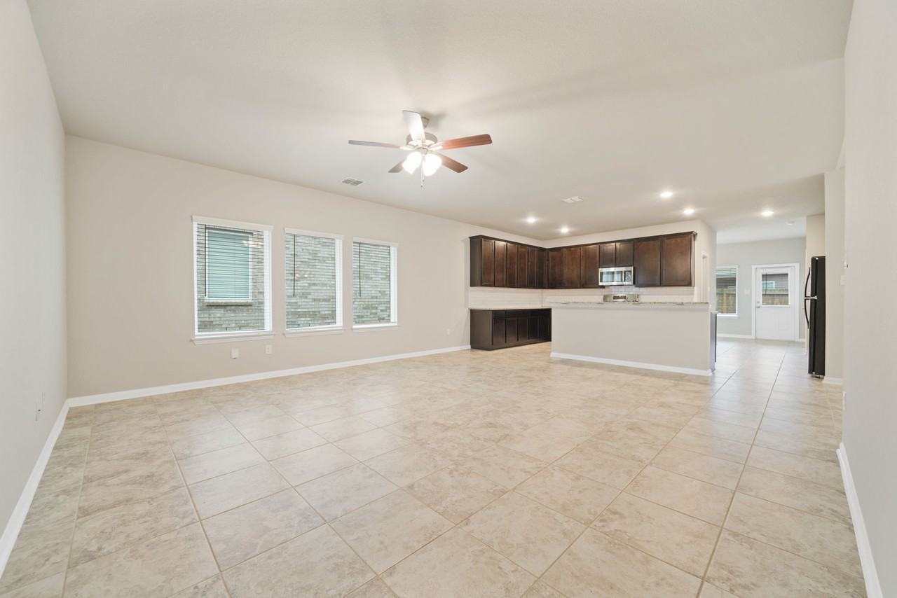 8907 Arundal Gdn #1 - Photo 5 of 37