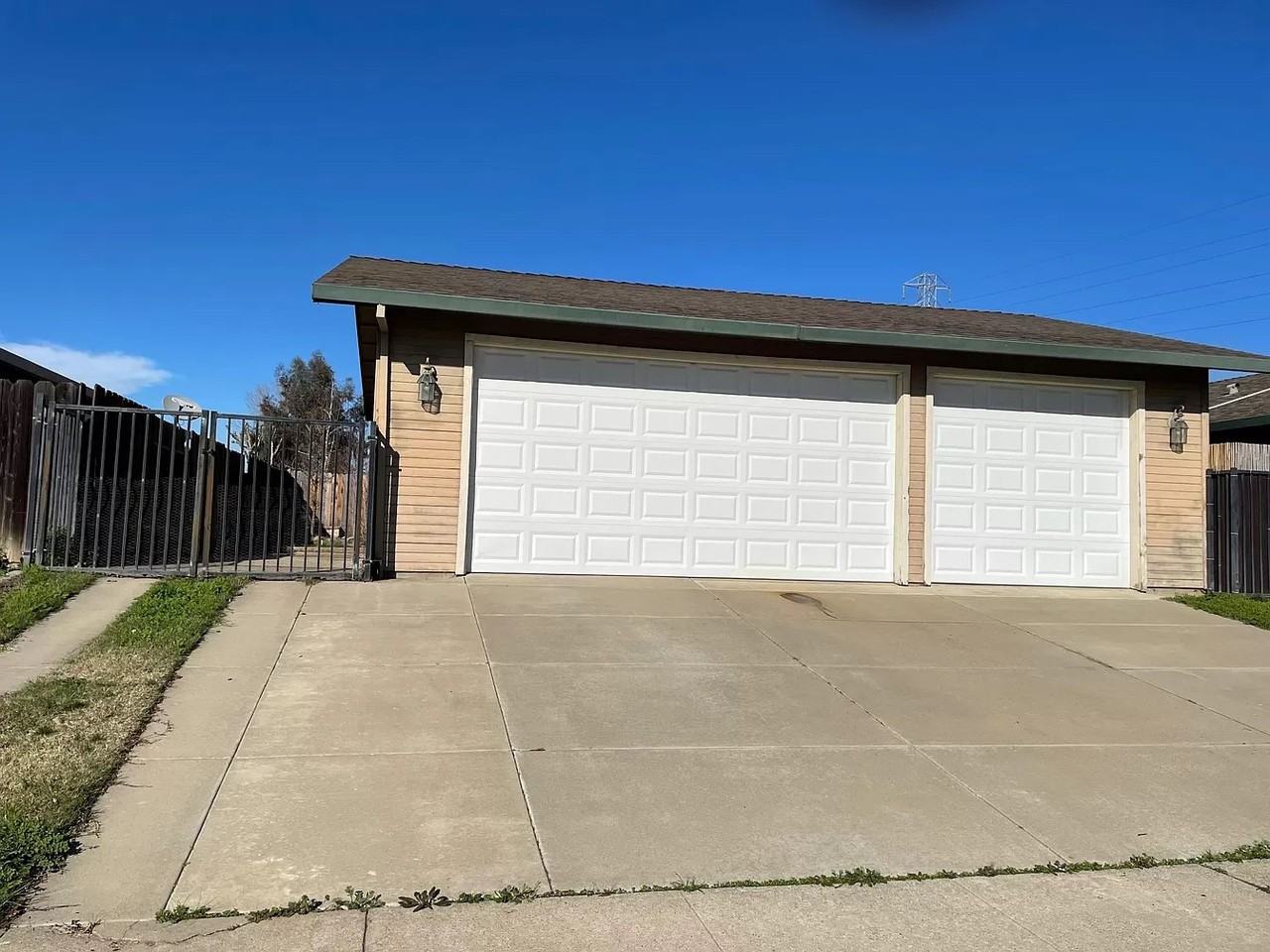 18873 N Oak Knoll Ave - Photo 2 of 9