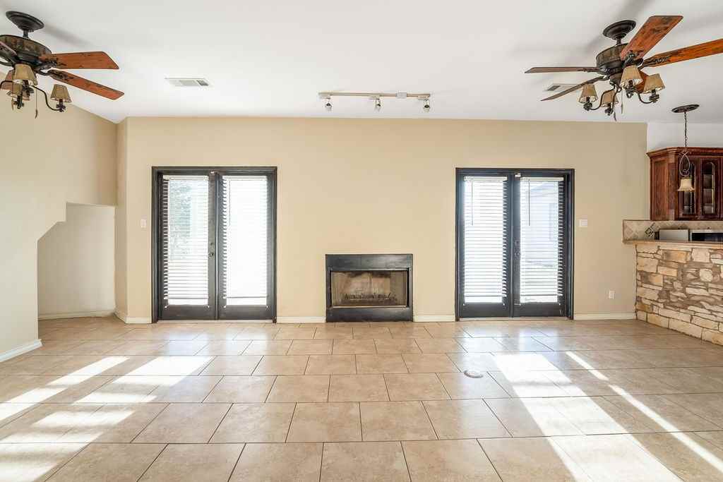 204 S Jefferson St - Photo 3 of 19