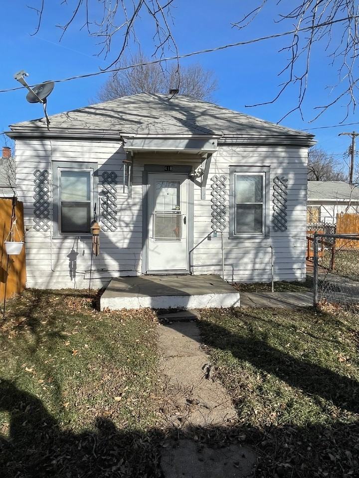 418 W Harry St - Photo 2 of 9
