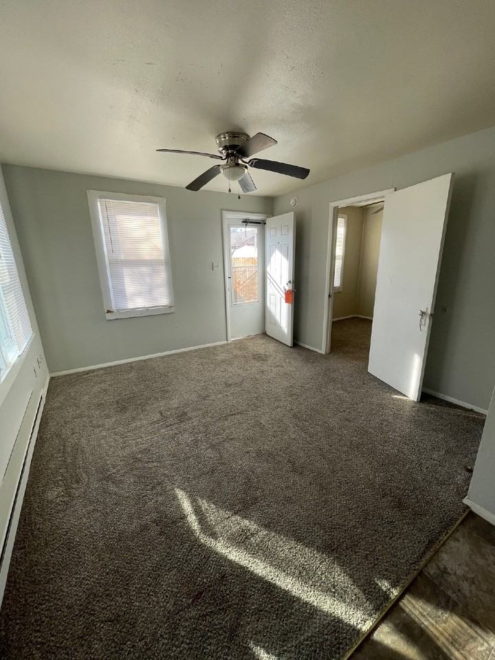 418 W Harry St - Photo 7 of 9