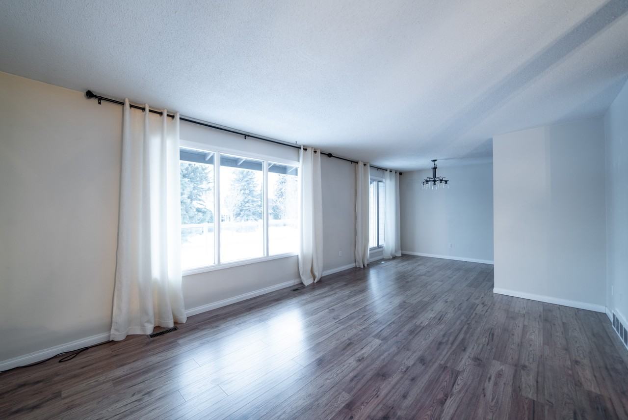 8712 76 Avenue - Photo 2 of 16