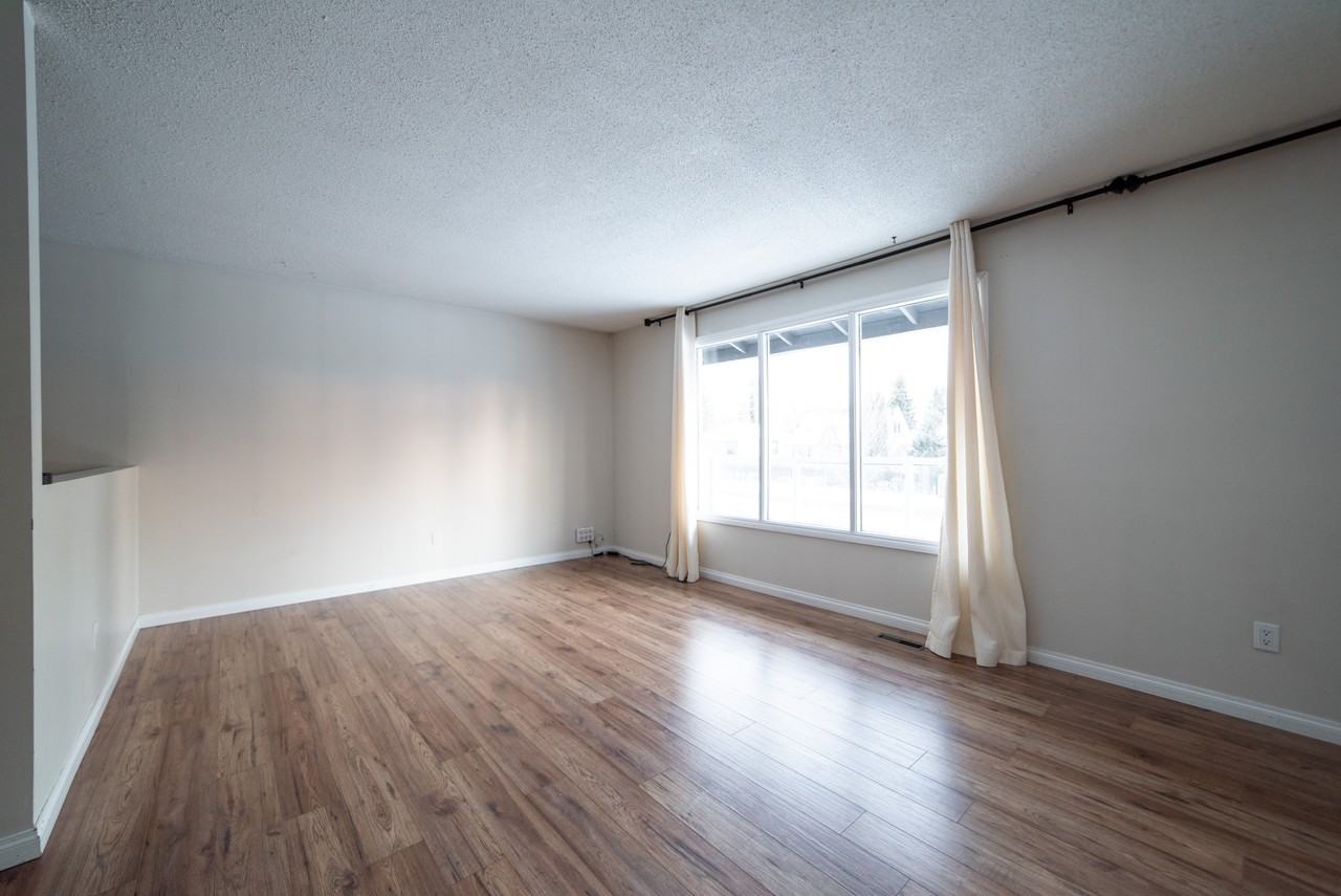 8712 76 Avenue - Photo 3 of 16