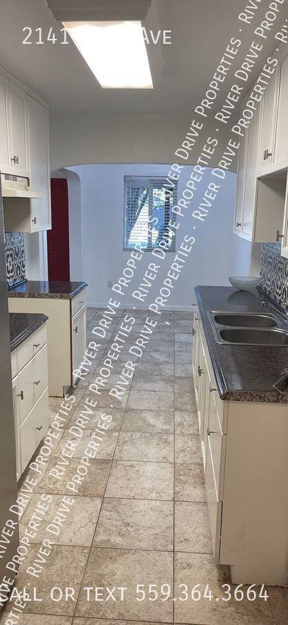 2141 S Lee Ave - Photo 2 of 17