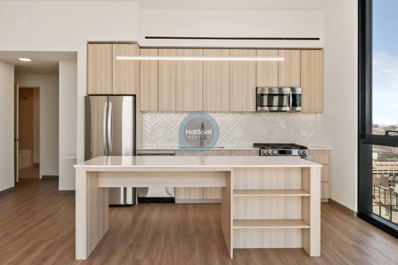 533 S Damen Ave - Photo 2 of 25