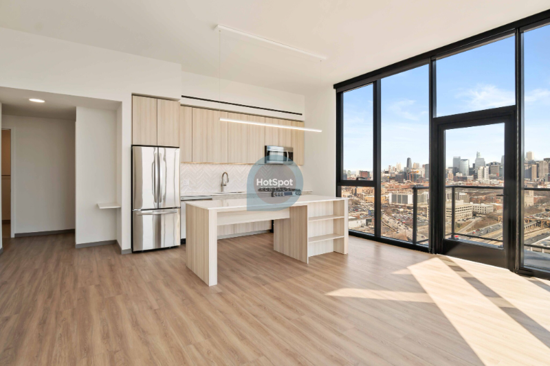 533 S Damen Ave - Photo 5 of 25