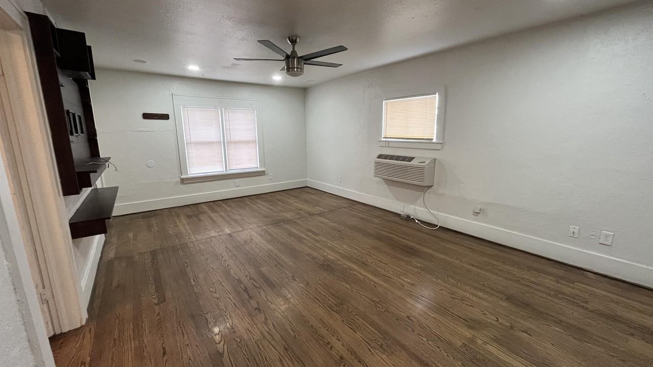 1237 Sw 28th St #1 - Photo 2 of 13
