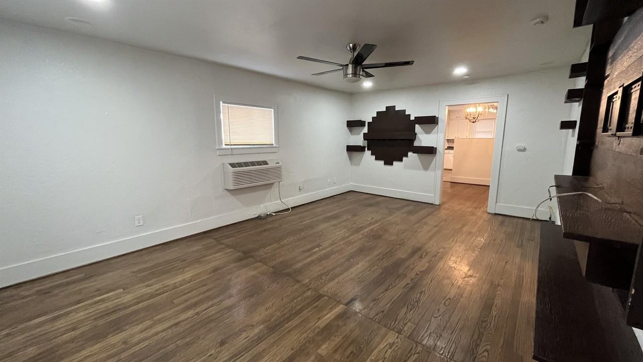 1237 Sw 28th St #1 - Photo 3 of 13