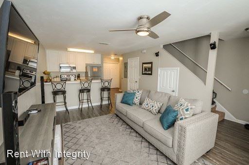 Augustus Oak Court - Photo 3 of 13