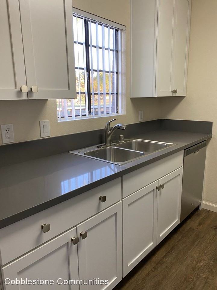 411 West Chase Ave - Photo 3 of 33