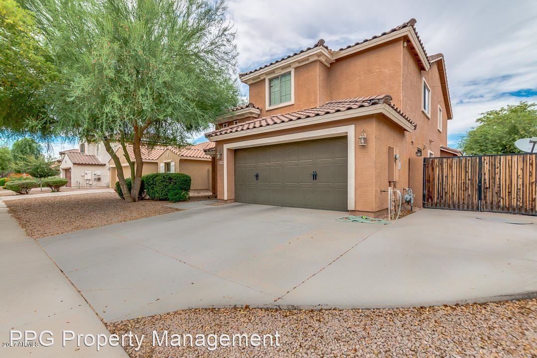14098 W Rosewood Dr - Photo 2 of 17