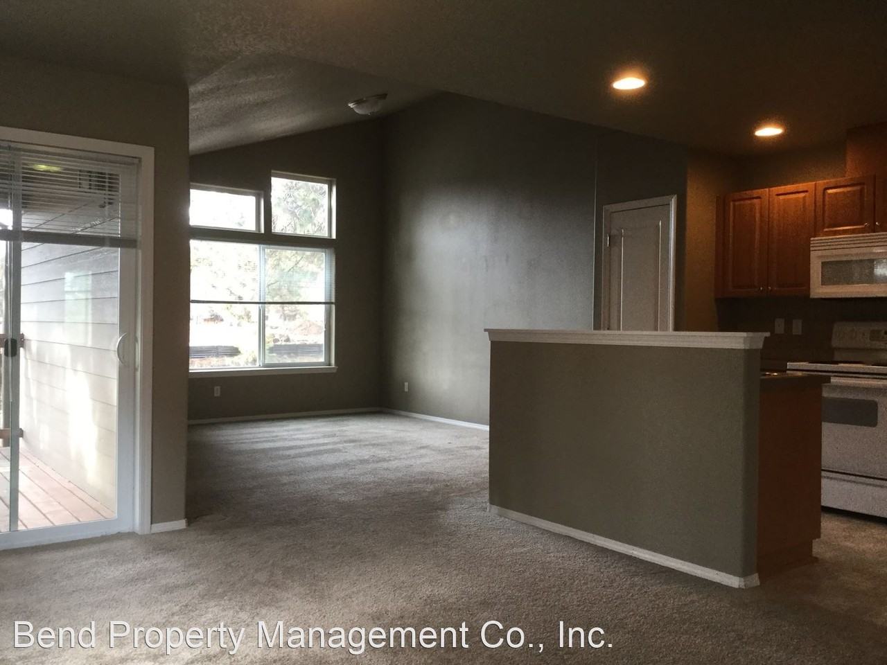 375 SW Garfield - Photo 2 of 8