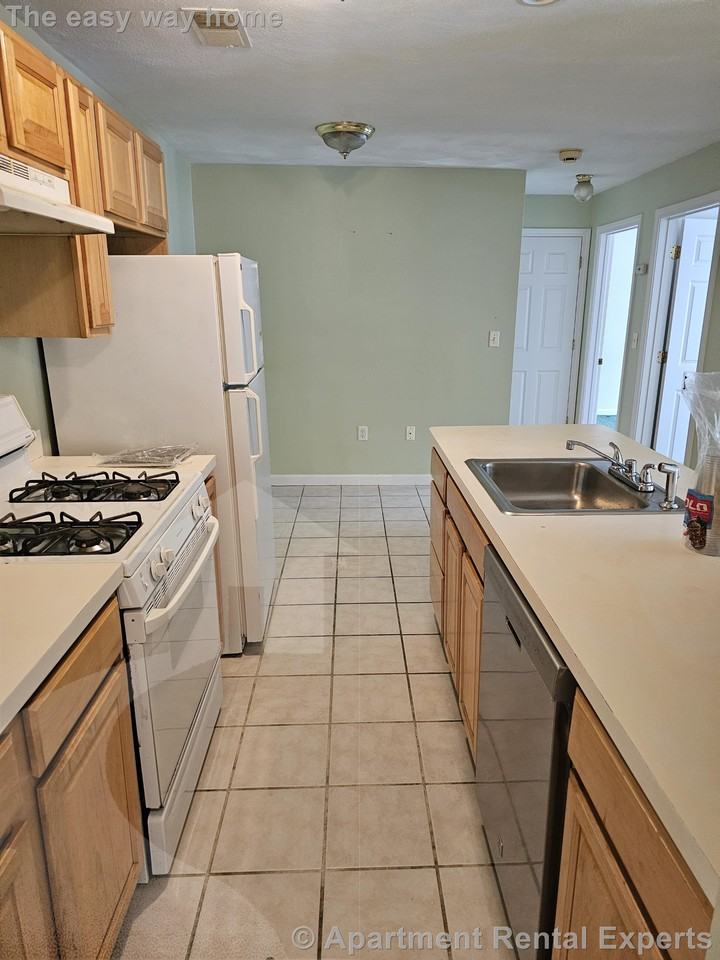 21 Adams St #204 - Photo 2 of 8