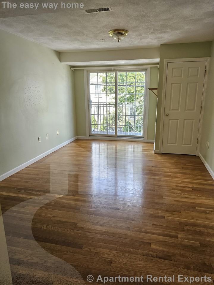 21 Adams St #204 - Photo 3 of 8