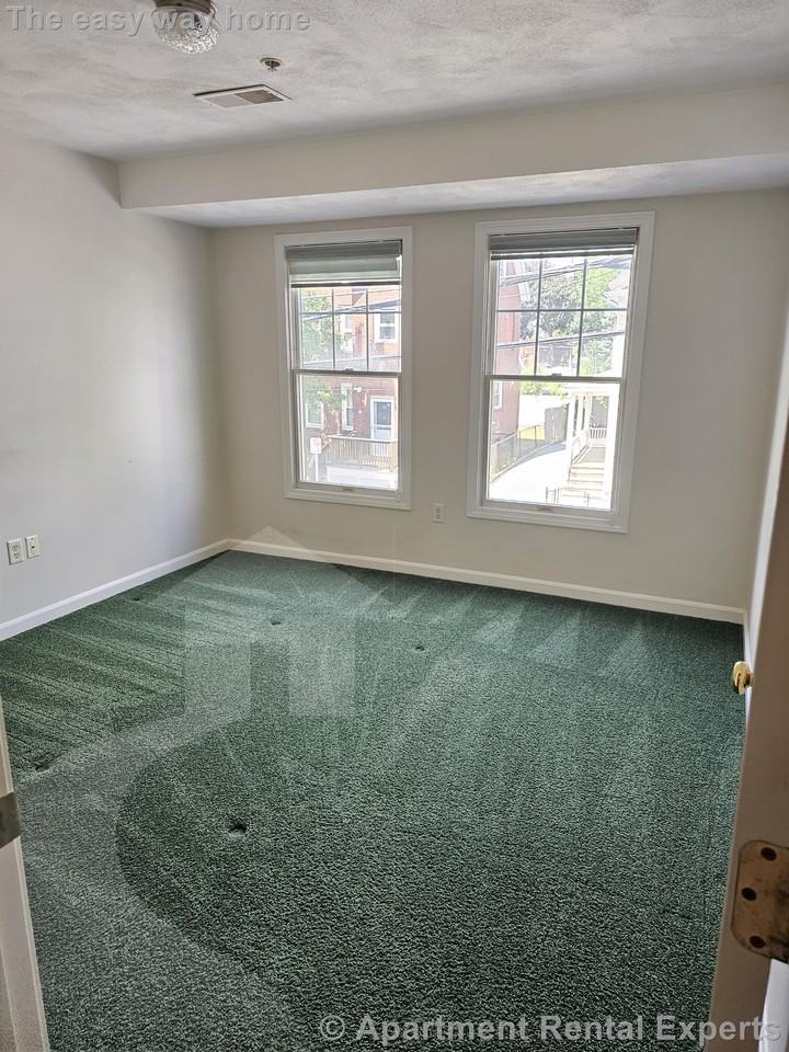 21 Adams St #204 - Photo 4 of 8