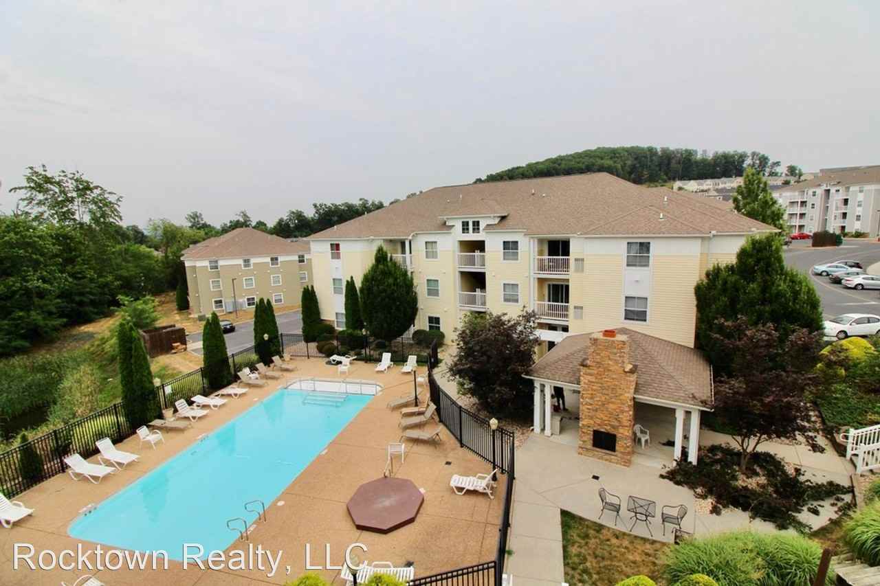 2455 - Photo 2 of 23