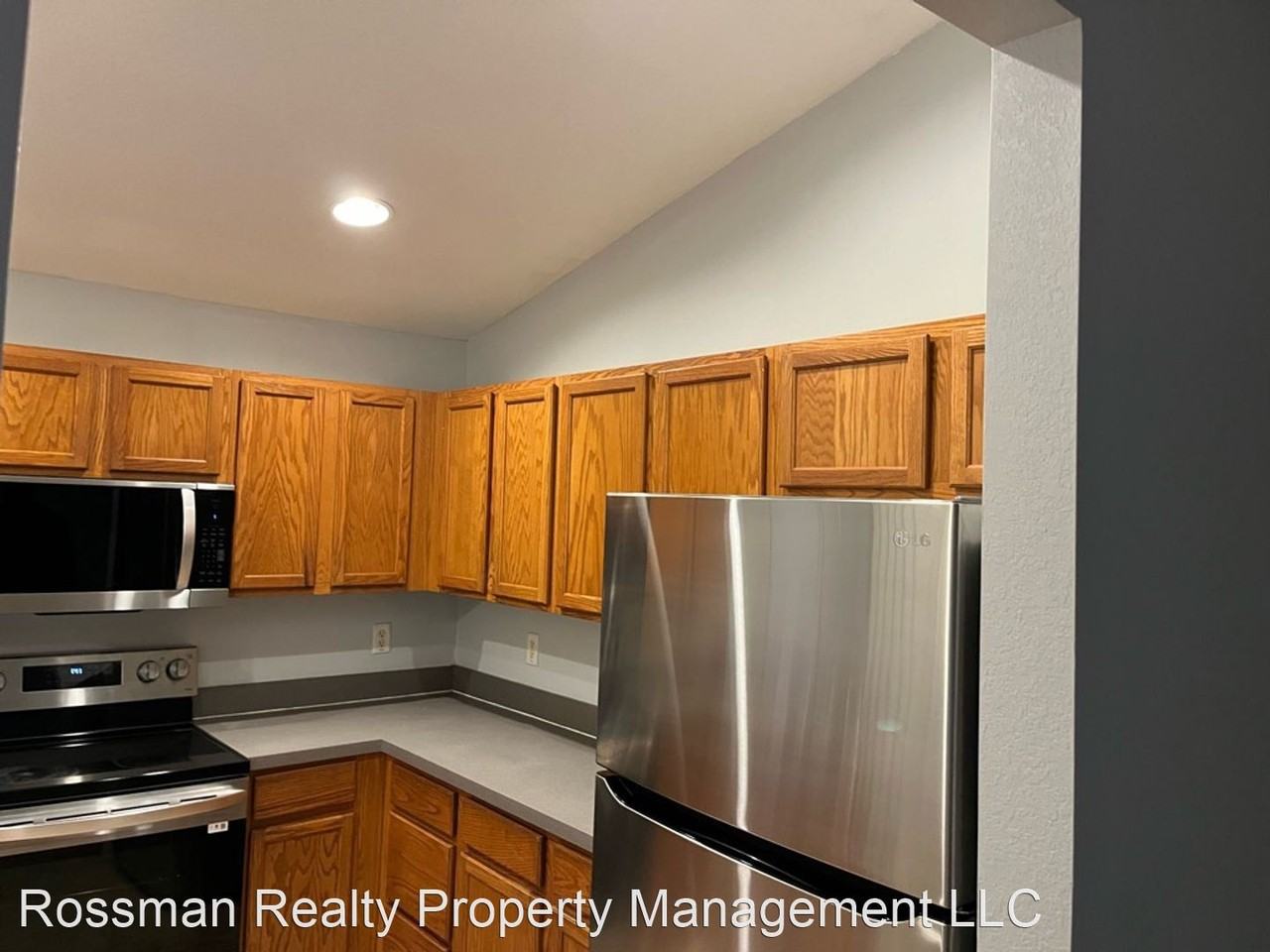 338/340 Rockland St - Photo 2 of 10