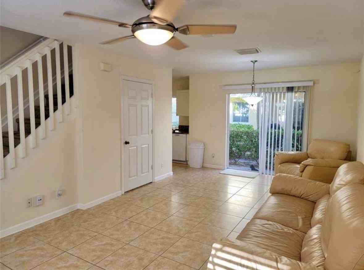 184 Se 2nd St #184 - Photo 2 of 8