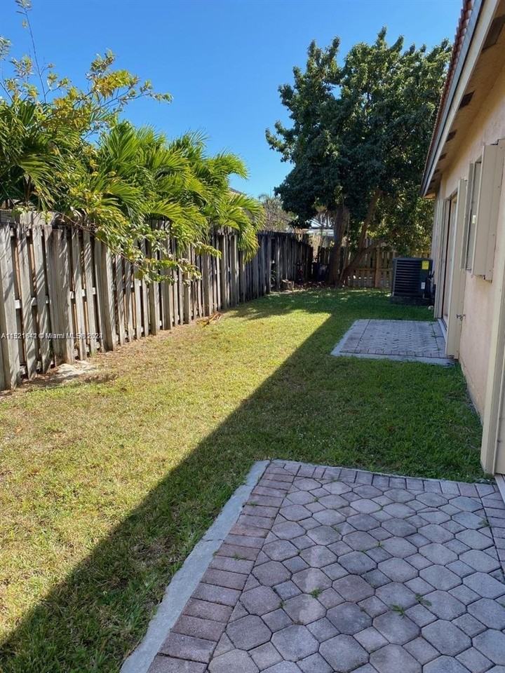 21523 Sw 90th Ave - Photo 2 of 7