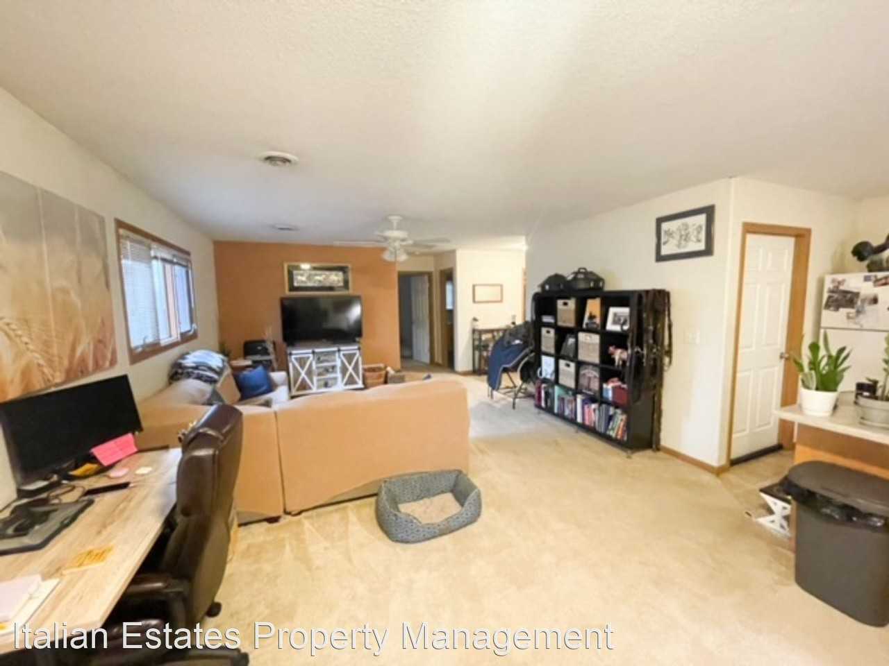 South Oak Place - Photo 3 of 12