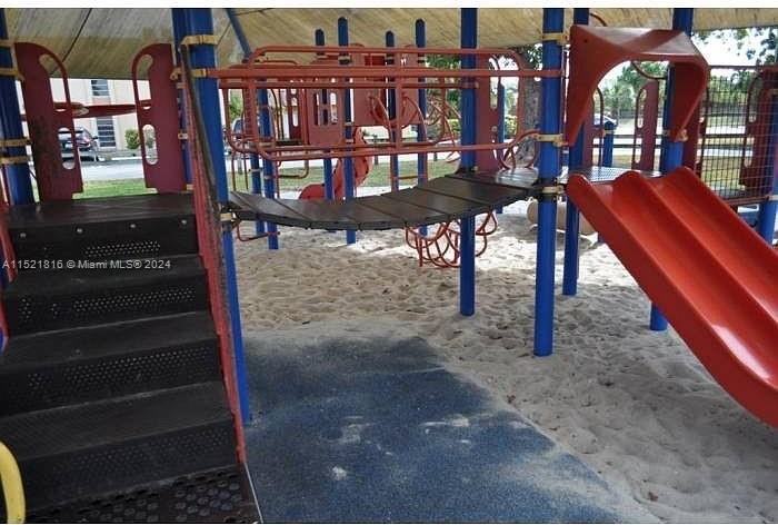 7226 Sw 94th Pl #F5 - Photo 3 of 8