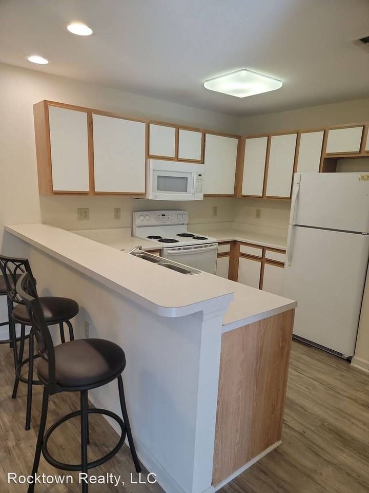 2455 - Photo 2 of 25