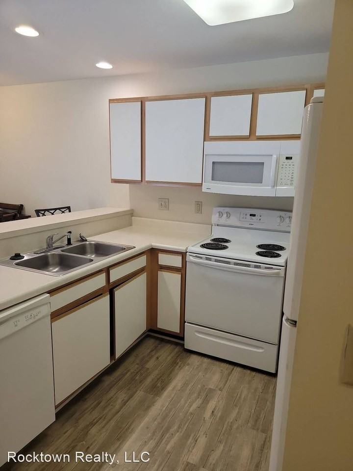 2455 - Photo 3 of 25