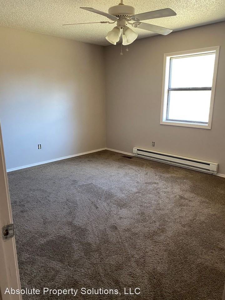 1202 S 18th Ave - Photo 3 of 18