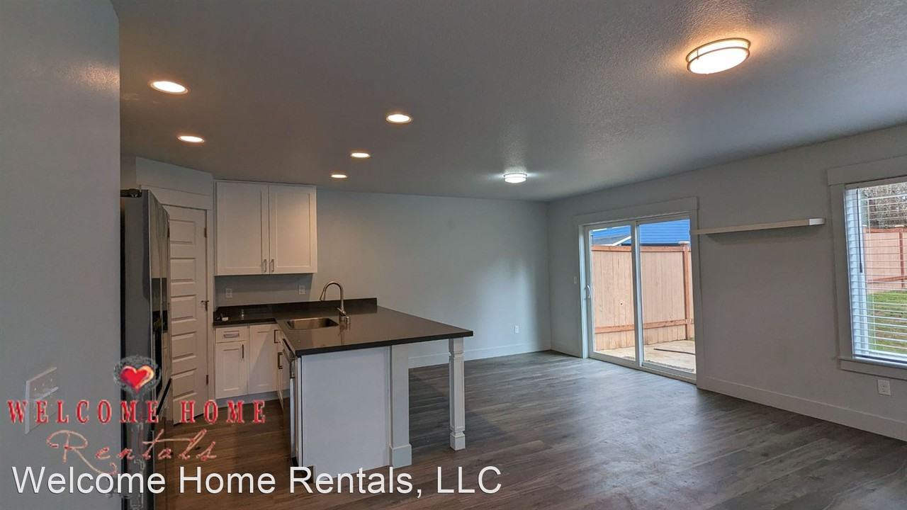 100 & 102 Oak St. - Photo 3 of 29