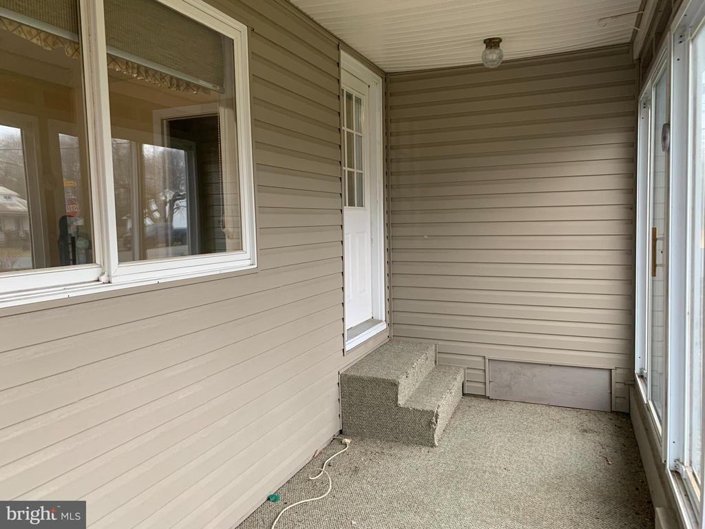 17087 12th St - Photo 2 of 18