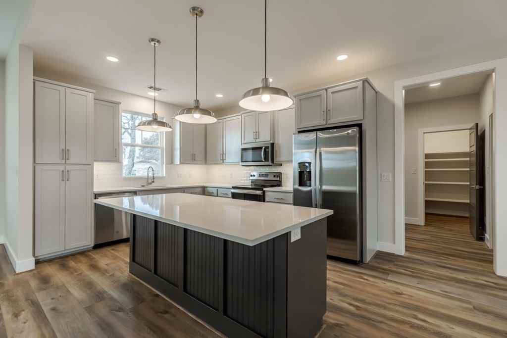 404 W Nimitz St - Photo 2 of 6