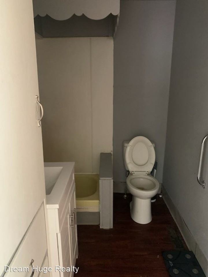 356 Plainview Rd - Photo 3 of 4