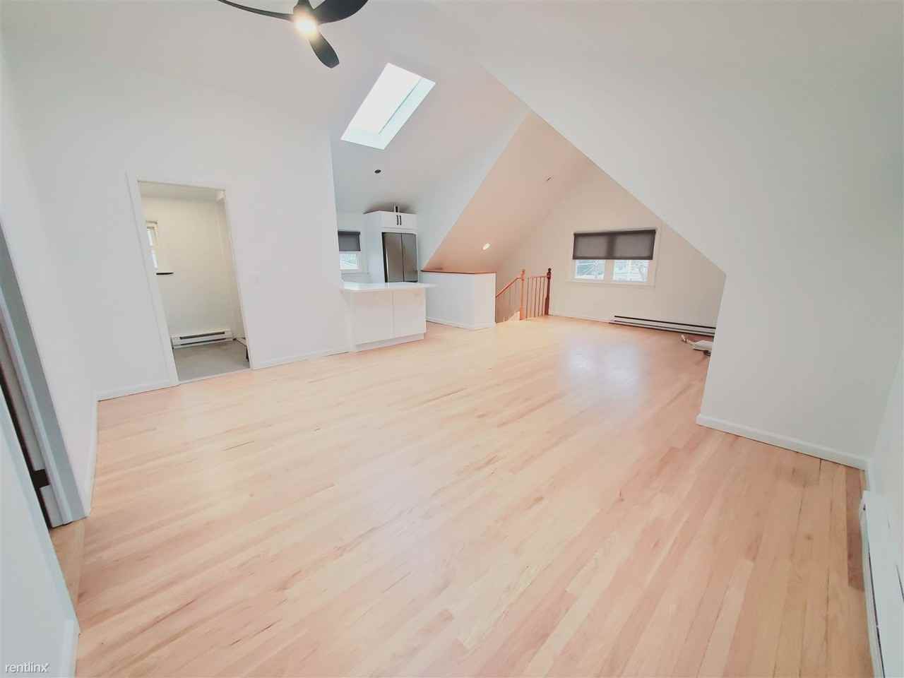 1003 Shippan Ave - Photo 2 of 9