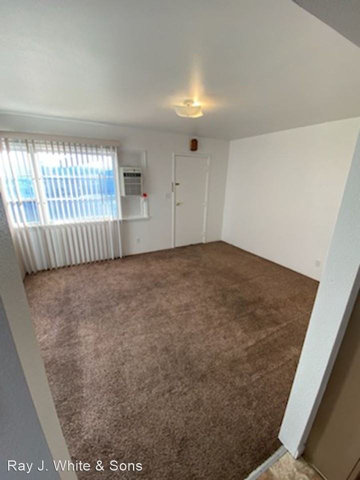 530 - 530 1/2 5TH ST - Photo 2 of 10