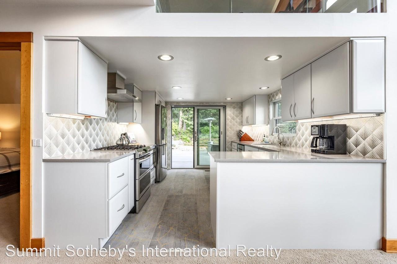 685 Matterhorn Dr - Photo 3 of 33