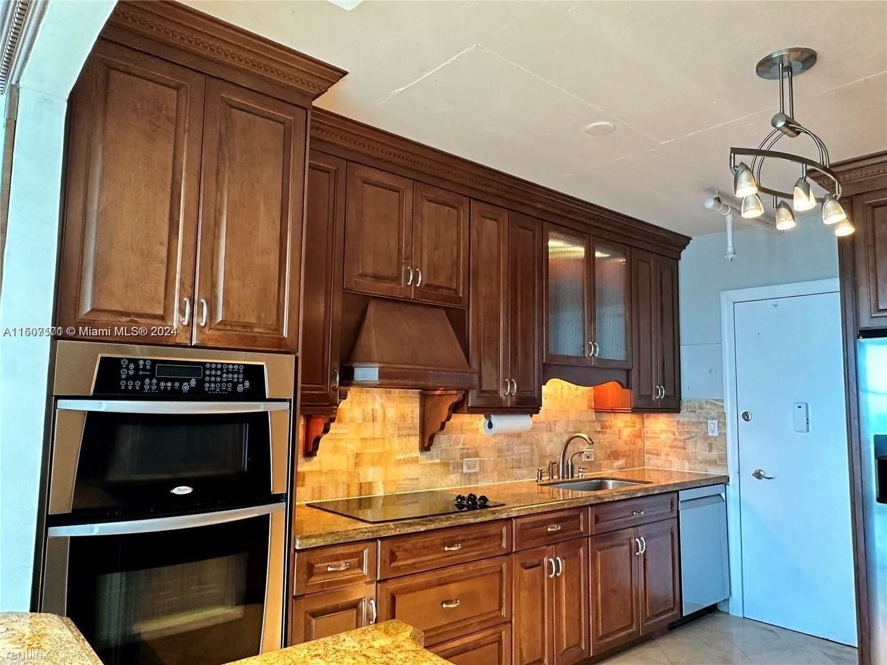 5055 Collins Ave - Photo 2 of 4