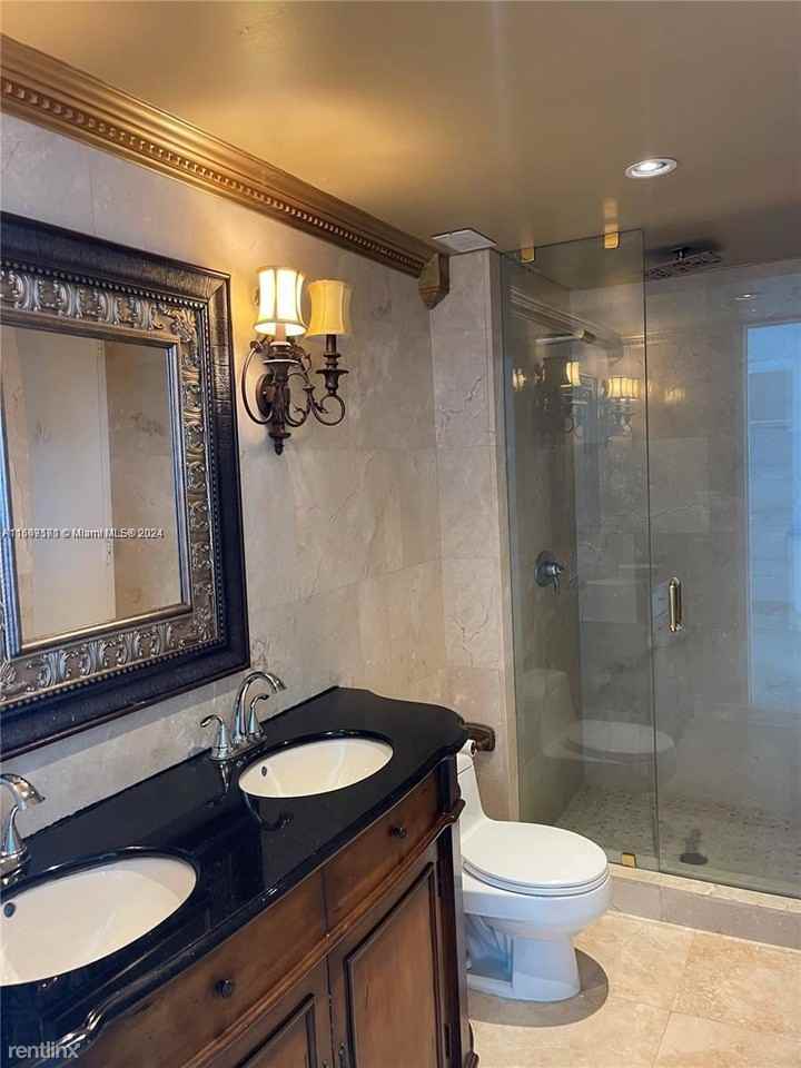 5055 Collins Ave - Photo 3 of 4